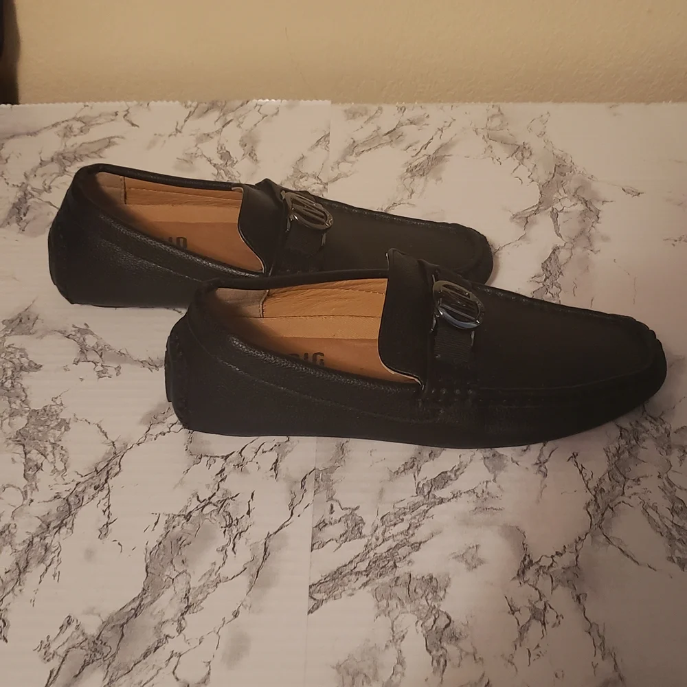 ML Women's Black Leather Loafers‎